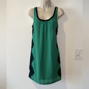 Mini green dress with lace features on the sides